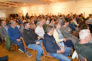 Aus heiterem Himmel – mit der Kirche ums Kreuz